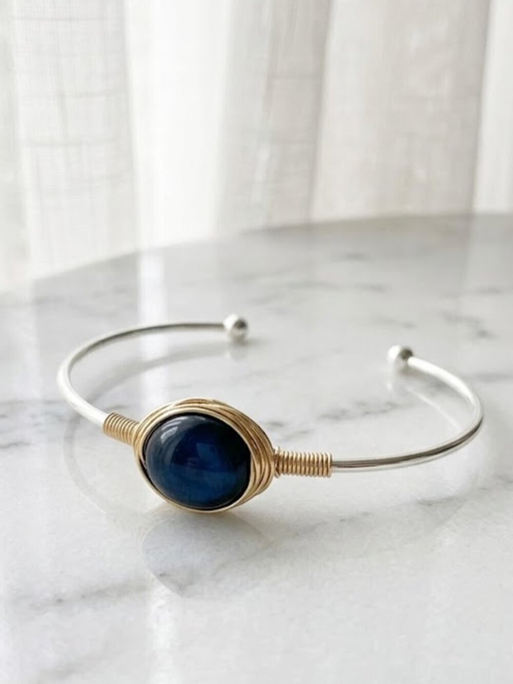 Navy Blue Dainty Wire Stone Bracelet